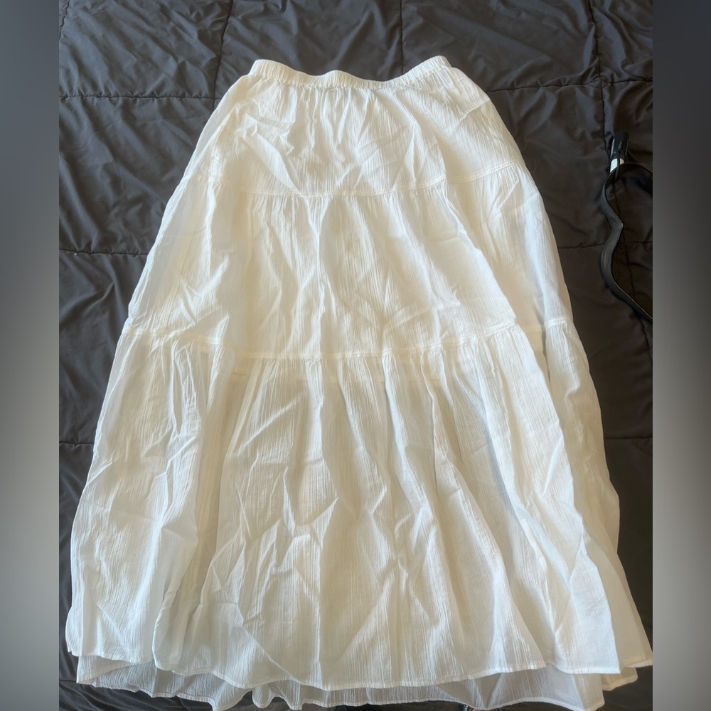 White cotton tiered Uniqlo maxi skirt with slip - Picture 2 of 3